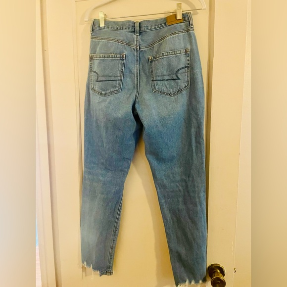 ✨ 4 FOR $15 ✨ American Eagle Mom Jeans - Picture 2 of 3